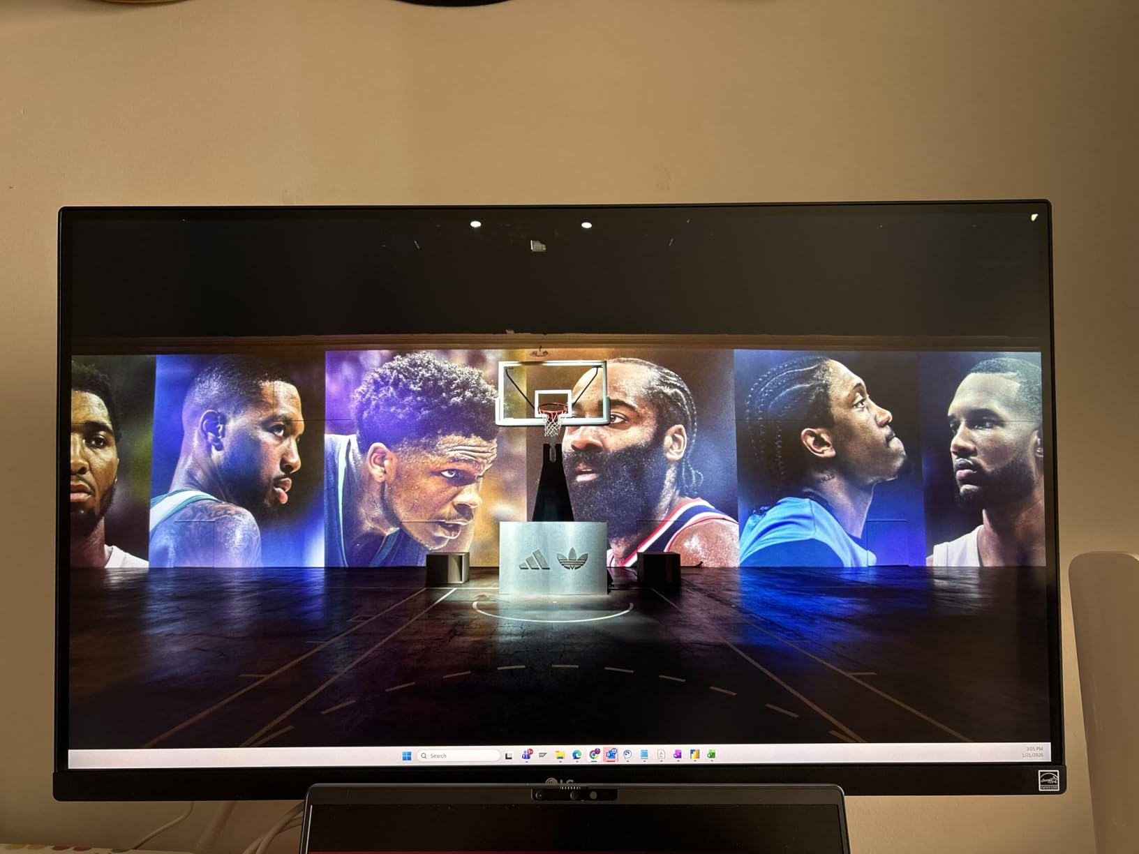 LG 27UP650K-W 27-inch Ultrafine 4K UHD IPS Computer Monitor, 60Hz, DisplayHDR 400, Tilt/Height/Pivot Adjustable Stand, White customer photo 2