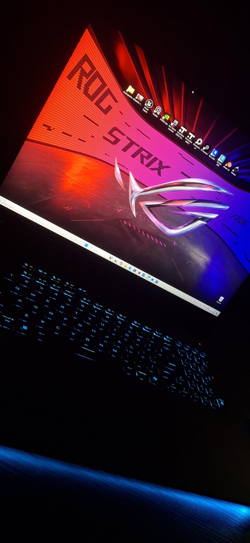 ASUS ROG Strix Scar 18 (2025) Gaming Laptop, 18 inch ROG Nebula HDR 16:10 2.5K 240Hz/3ms, NVIDIA GeForce RTX 5070 Ti, Intel Core Ultra 9 275HX, 32GB DDR5, 1TB PCIe SSD, Wi-Fi 7, Win 11 Pro, G835LR-XS96 customer photo 1