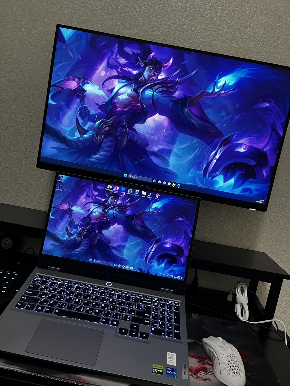 Alienware 27 Gaming Monitor AW2725DM, WQHD Fast IPS, 180Hz, G-SYNC, VESA FreeSync, 95% DCI-P3, 1.07 Billion Colors, 400 cd/m2 Brightness, 3H Anti-Glare, HDMI 2.1, DisplayPort 1.4, USB, Adjustment customer photo 1