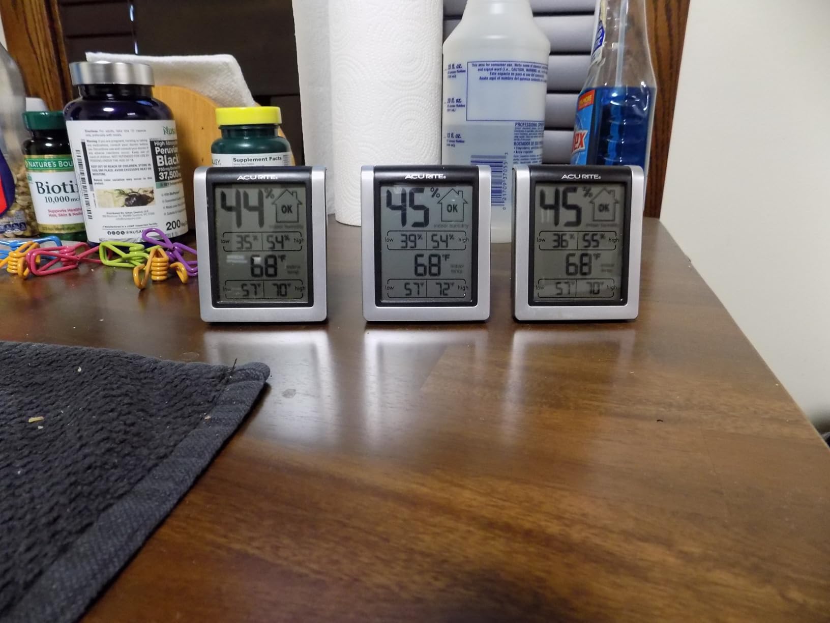 AcuRite Wireless Digital Indoor Thermometer and Hygrometer Monitor for Indoor Temperature and Humidity Measurements (00613), Classic customer photo 1