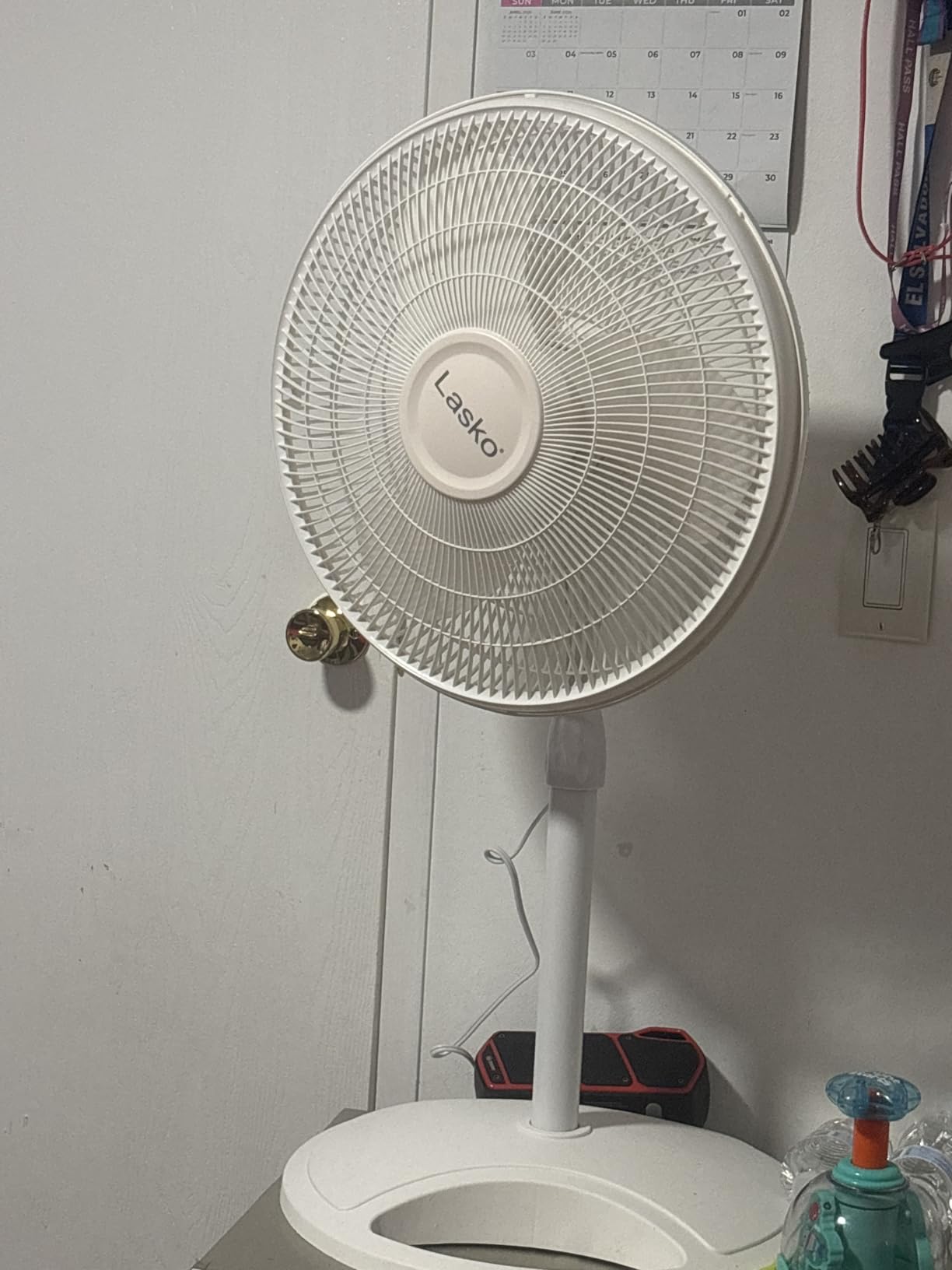 Lasko 2520 Oscillating Stand Fan, White, 16 Inch customer photo 2