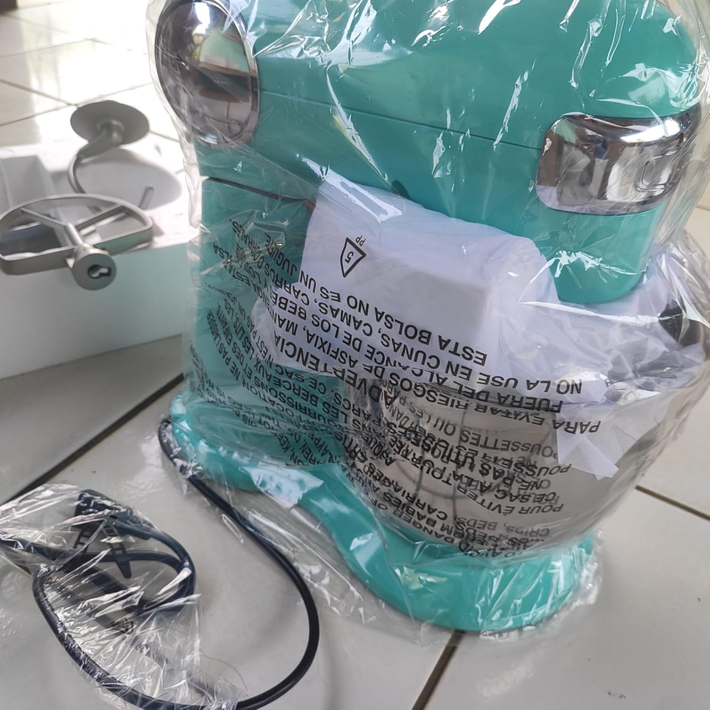 Cuisinart Stand Mixer, 12 Speeds, 5.5-Quart Mixing Bowl, Chef's Whisk, Flat Mixing Paddle, Dough Hook, and Splash Guard with Pour Spout, Silver Lining, SM-50BCNAS customer photo 2