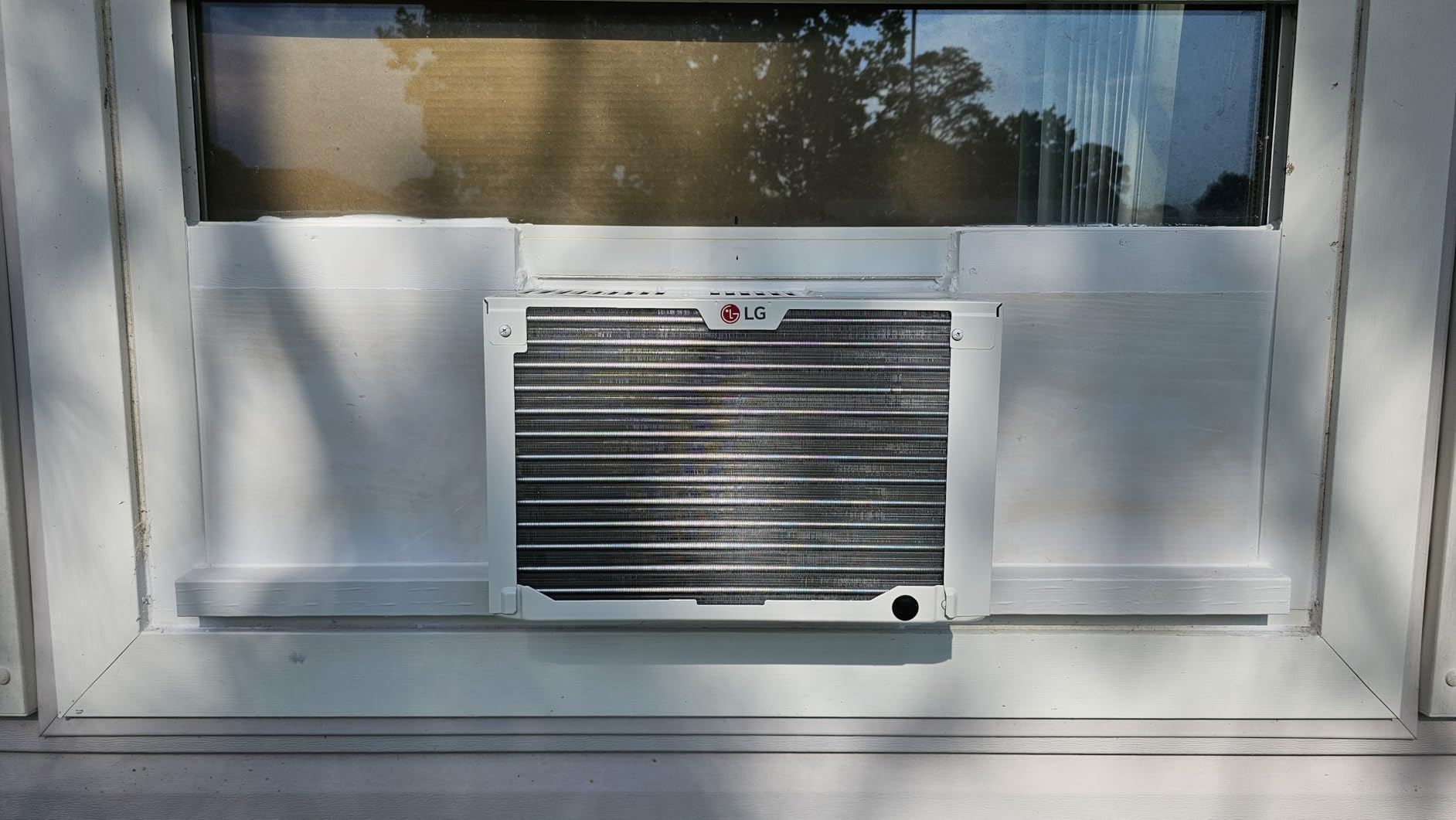 LG 6,000 BTU Window Air Conditioner, 115V, Cools 250 Sq.Ft. for Bedroom, Den, Living Room, Quiet Operation, with Remote, 2 Cooling & Fan Speeds, 2-Way Air Deflection, Auto Restart, White customer photo 2