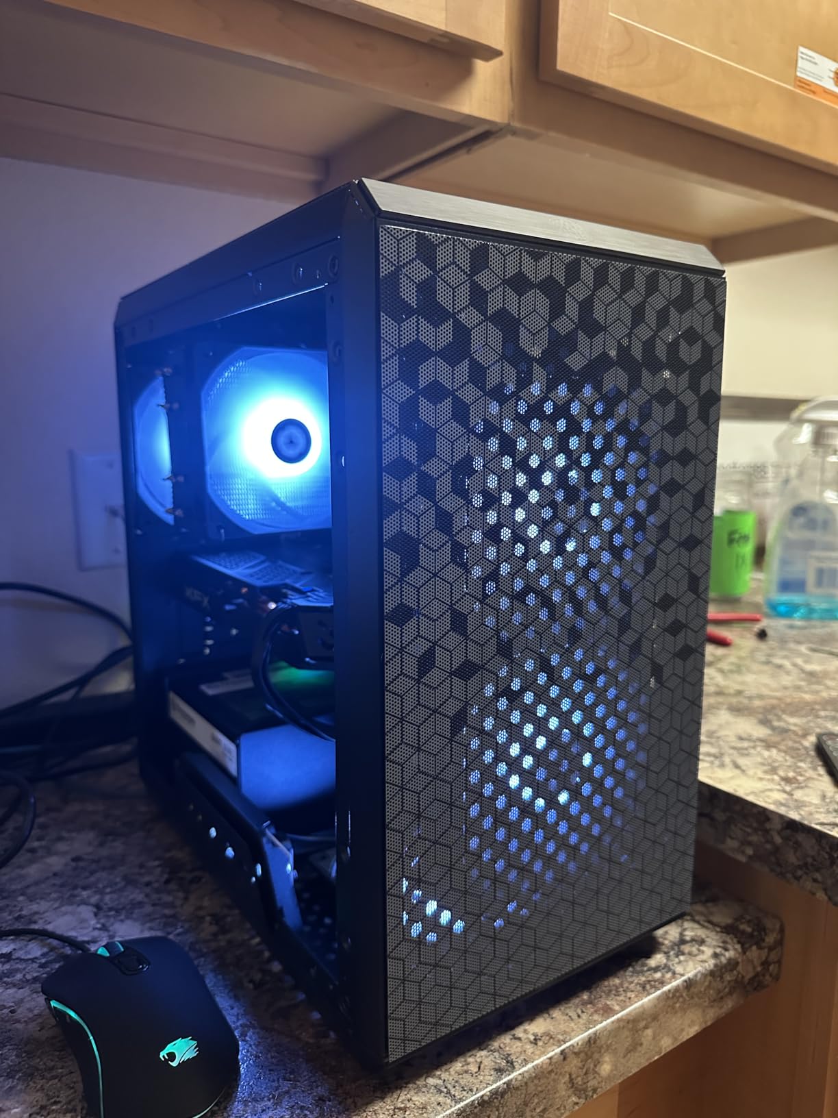 Cooler Master MasterBox Q300L Micro-ATX PC Case - Compact mATX Computer Case with Magnetic Dust Filters, Modular Adjustable I/O Panel, Perforated Airflow Design, 1 x 120mm Pre-Installed Fan, Black customer photo 1