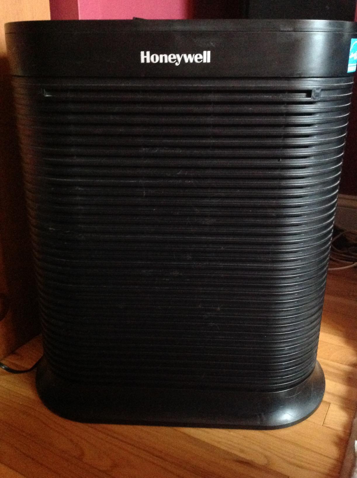 AllergenPlus HEPA Air Purifier for Home, 2250 Ft² Rooms in 1 hour, Reduces Allergens, Dust, Pollen, Smoke, Pet Dander, Odors, White, HPA304 customer photo 2