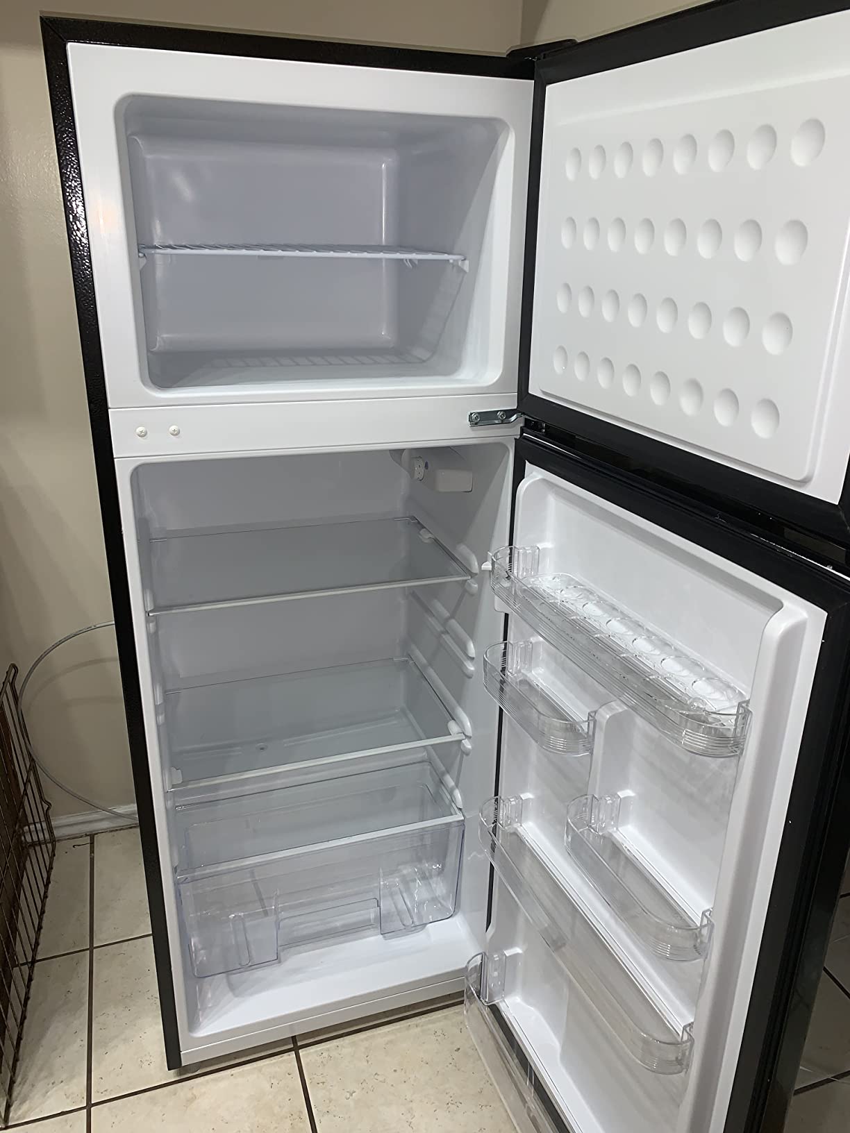 ARCTIC CHEF ACFR741BLACKAMZ6COM Apartment Size-Top Freezer-2 Door Fridge-Adjustable Thermostat Control-Black-7.5 Cubic Feet customer photo 2