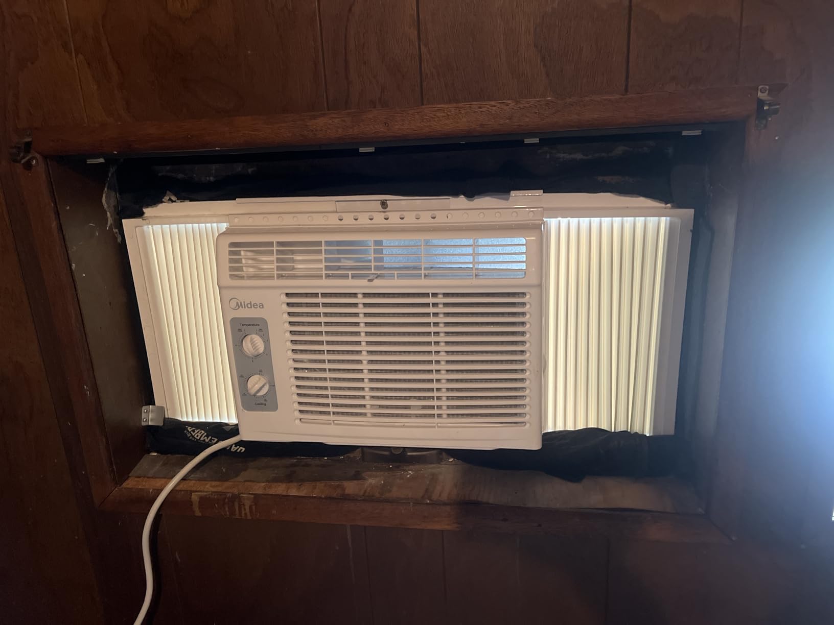 Midea 5,000 BTU EasyCool Small Window Air Conditioner - Cool up to 150 Sq. Ft. with Easy-to-Use Mechanical Controls and Reusable Filter, Perfect for Small Bedroom, Living Room, Home Office customer photo 2