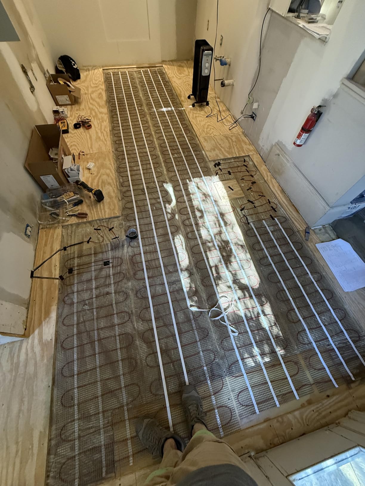 LuxHeat 50sqft Floor Heating Mat Kit - 120v Radiant Floor Heating Mat - Electric Radiant Heated Flooring System for Tile & Laminate - Includes UWG4 WiFi Programmable Thermostat w/GFCI, Alarm & Sensor customer photo 2