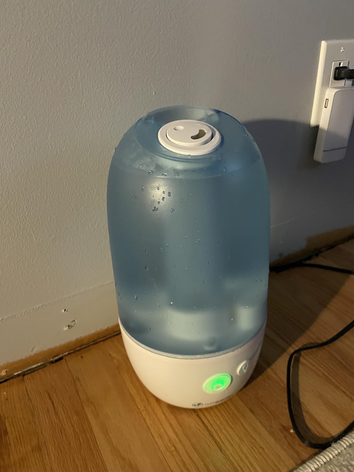 PureGuardian Ultrasonic Cool Mist Humidifier with Aromatherapy Tray, 70-Hour Run Time, 1-Gallon Tank Capacity, 320 Sq. Ft. Coverage for Small Rooms, Quiet Operation, H975AR customer photo 1