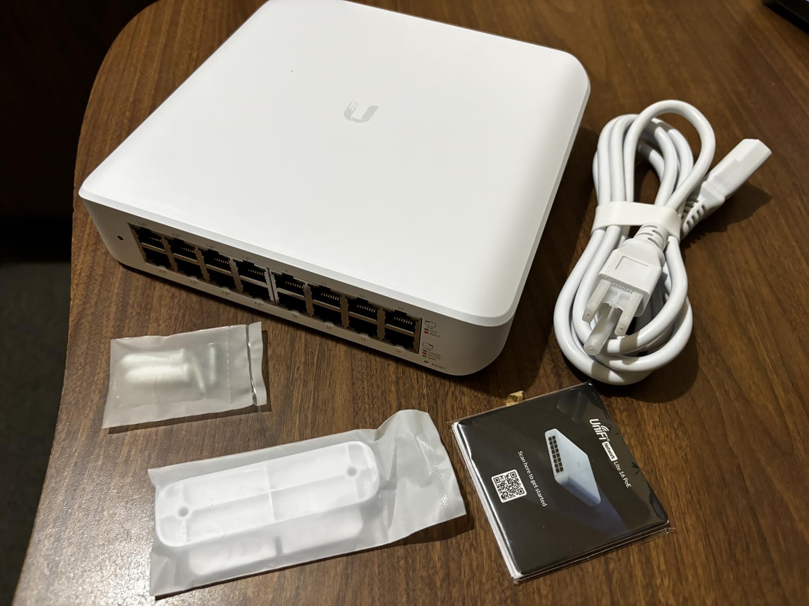 Ubiquiti Switch Lite 16 PoE customer photo 2