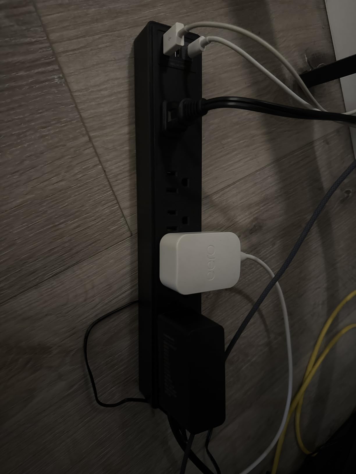 6Ft Power Strip Surge Protector - Yintar Extension Cord with 6 AC Outlets and 3 USB Ports for for Home, Office, Dorm Essentials, 1680 Joules, ETL Listed, (Black) customer photo 1