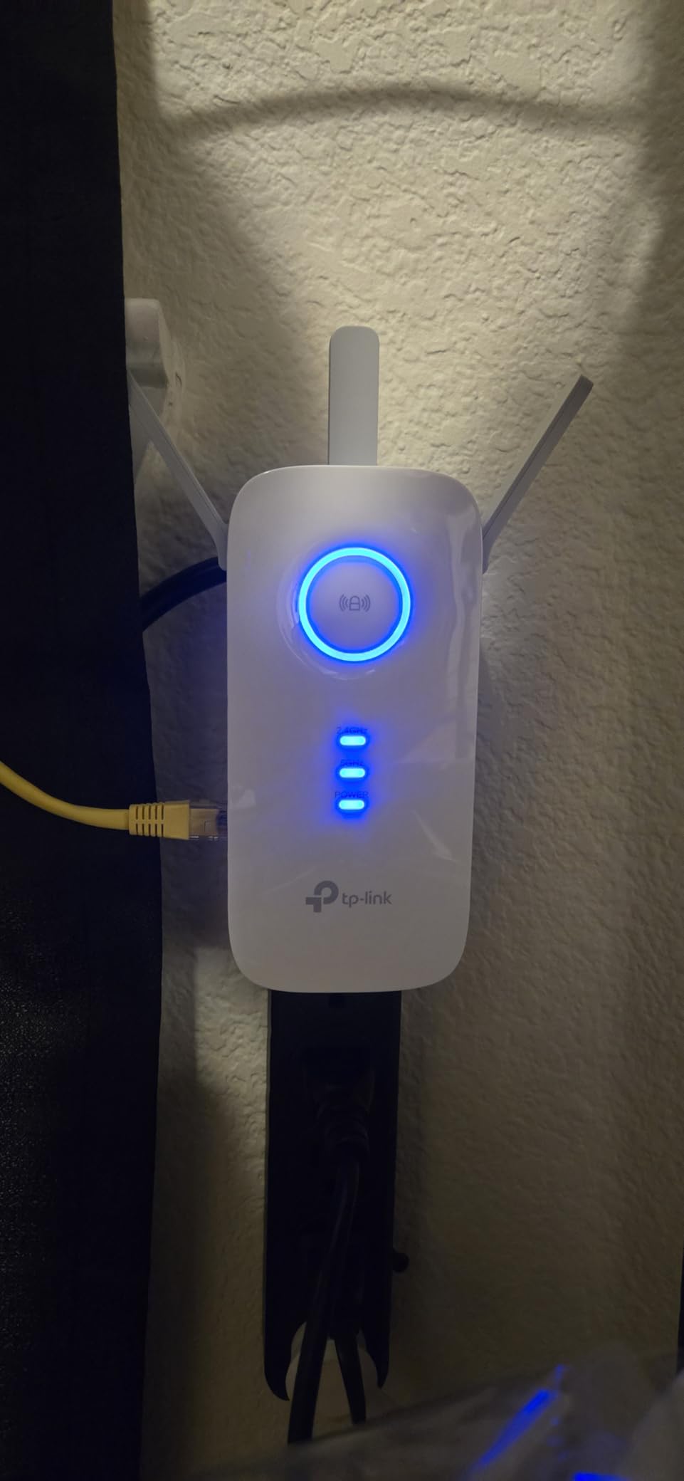 TP-Link AC1900 WiFi Range Extender RE550, Dual-Band Wireless Repeater Amplifier w/Gigabit Ethernet Port, Up to 2200 Sq. Ft., 32 Devices, EasyMesh Compatible customer photo 2