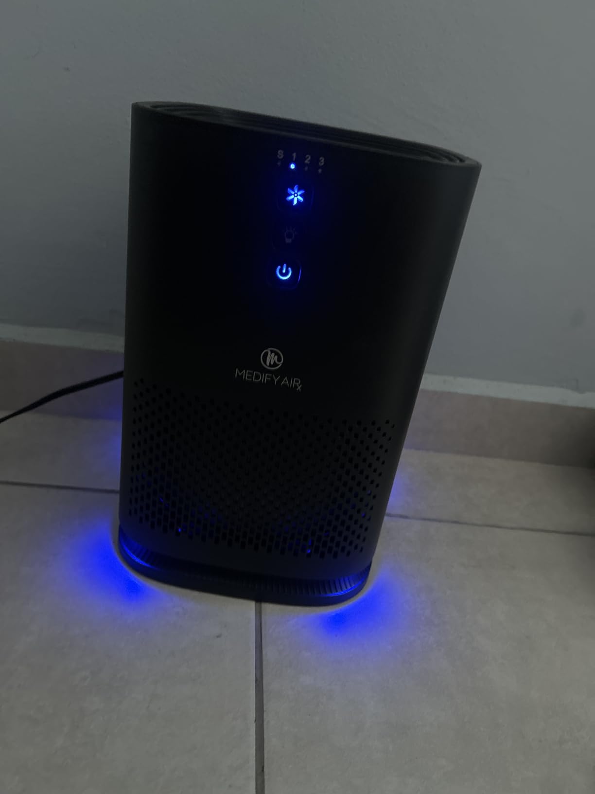 Medify MA-22 Air Purifier with True HEPA H13 Filter | 555 ft² Coverage in 1hr for Allergens, Smoke, Wildfires, Dust, Odors, Pollen, Pet Dander | Quiet 99.9% Removal to 0.1 Microns | Black, 1-Pack customer photo 1