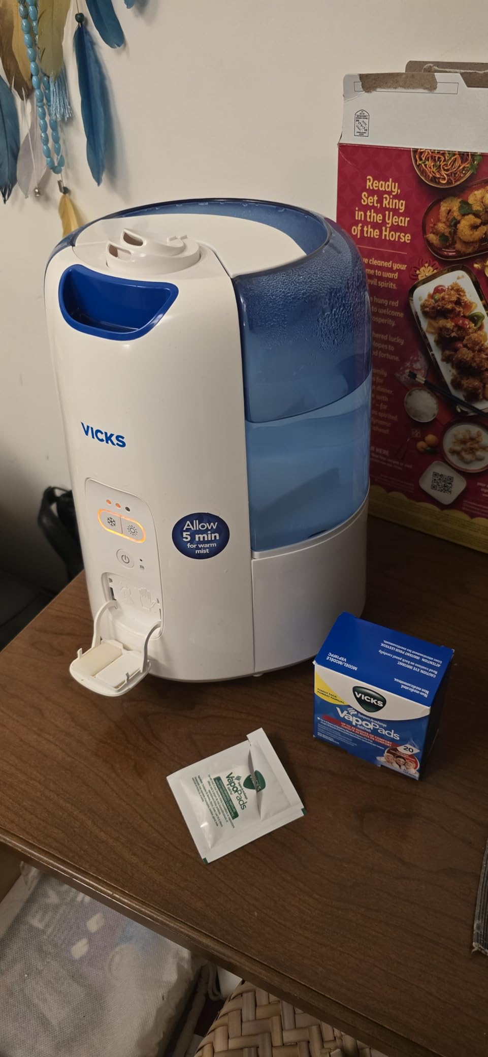 Vicks Dual Comfort Cool + Warm Mist Humidifier for Bedrooms With Fusion Technology, Compatible with Vicks VapoPads and VapoSteam, White customer photo 1