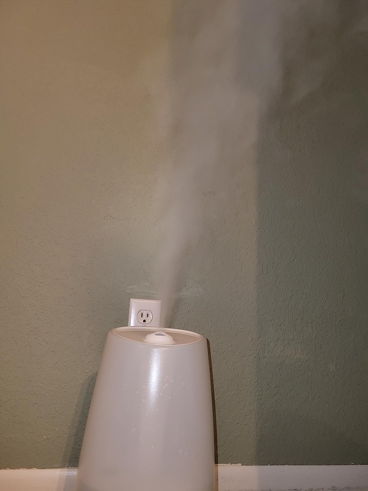 Vicks FilterFree Plus Cool Mist Plus Humidifier (VUL565), Medium Room -Filter-Free Cool Mist Humidifier for Baby, Kids and Adult Rooms, Works with Vicks VapoPads customer photo 1
