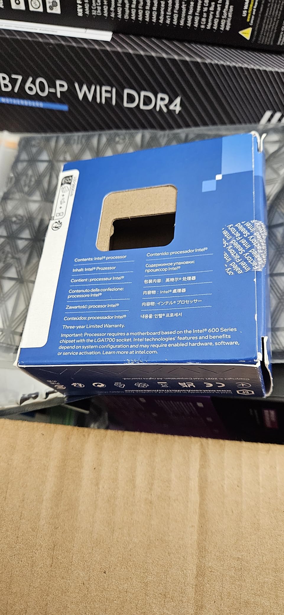 Core i7-12700K Gaming Desktop Processor with Integrated Graphics and 12 (8P+4E) Cores up to 5.0 GHz Unlocked LGA1700 600 Series Chipset 125W customer photo 1