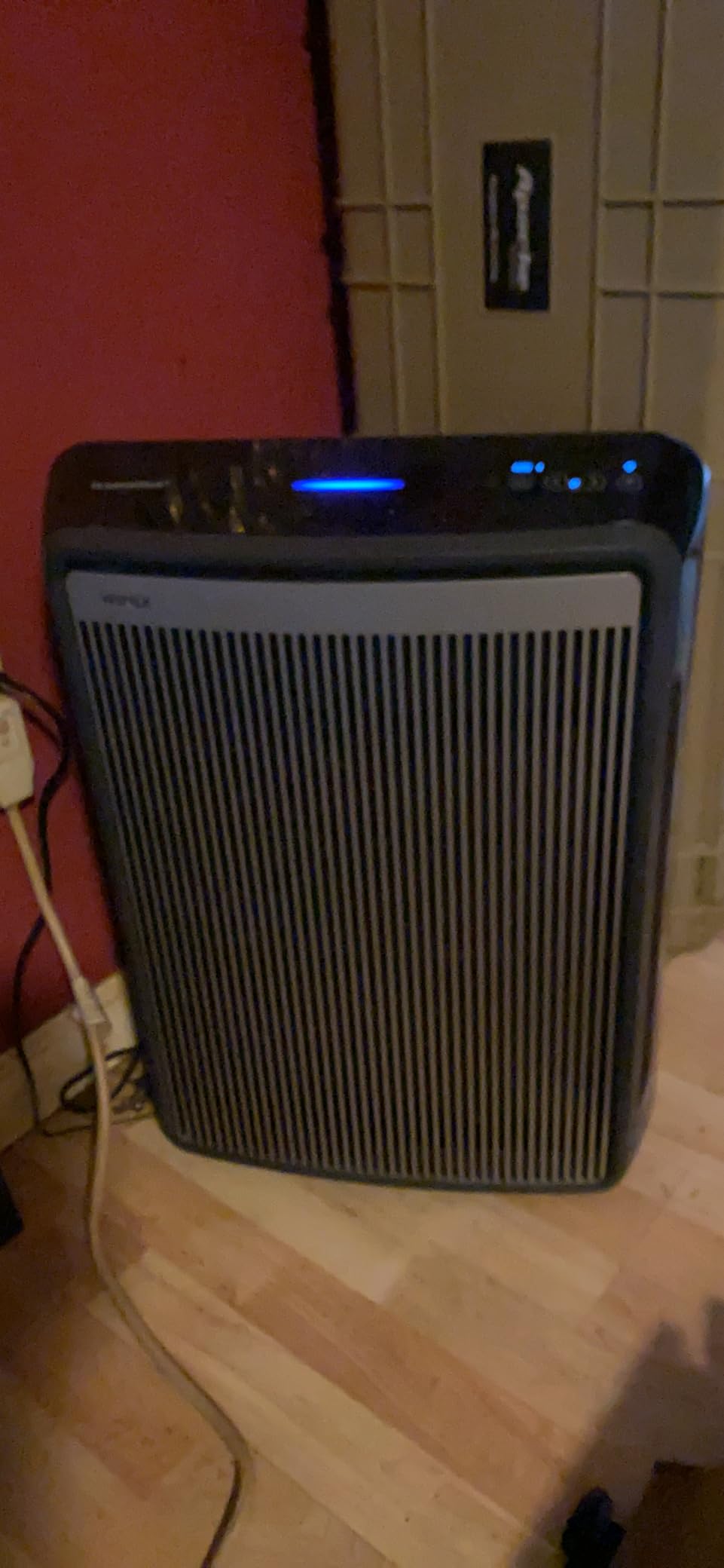 Winix 9800 4-Stage True HEPA Air Purifier with WiFi and PlasmaWave, 500 Sq Ft, Black, Large customer photo 1