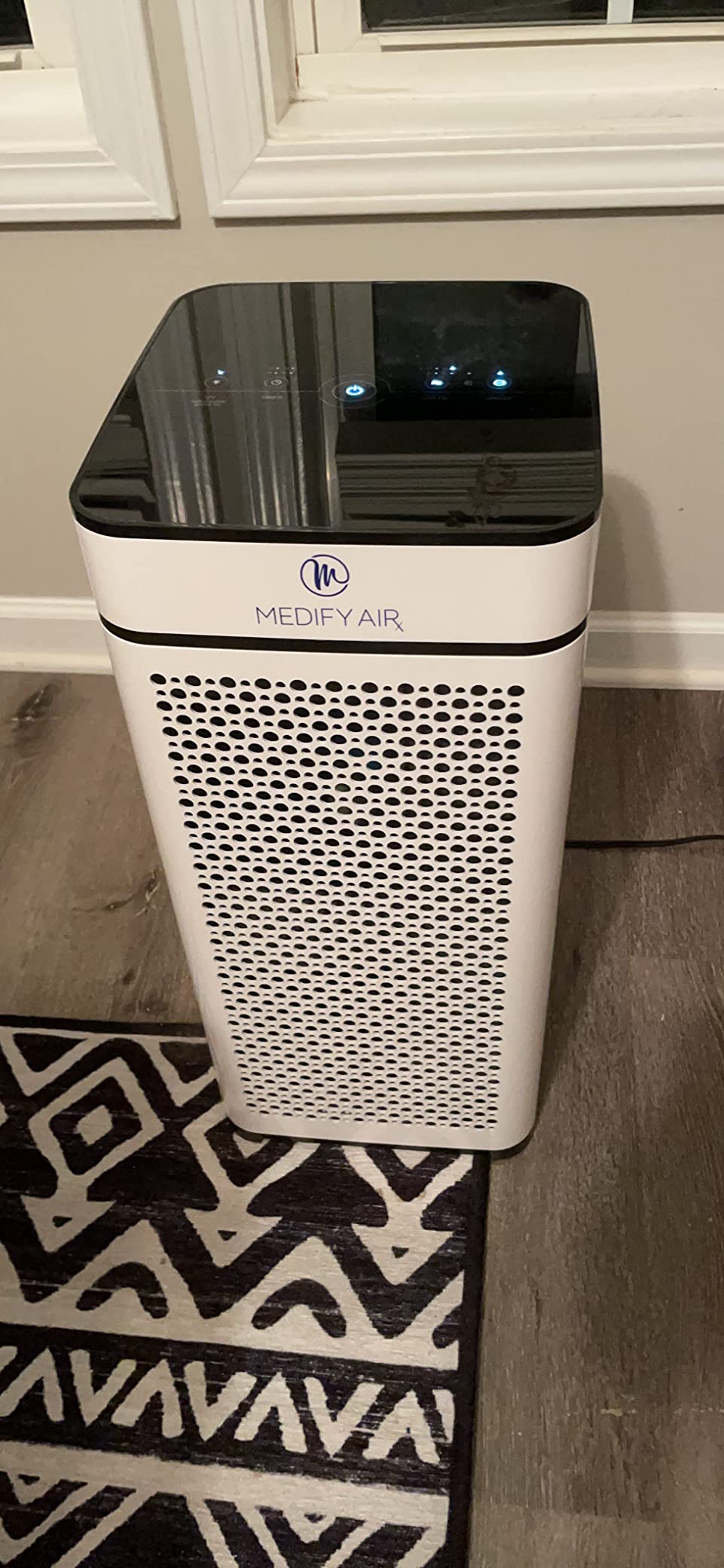 Medify MA-40 UV Light Air Purifier with True HEPA H14 Filter | 1,793 ft2 Coverage in 1hr for Wildfires Smoke, Odors, Pollen, Pets | Quiet 99.9% Removal to 0.1 Microns | White, 1-Pack customer photo 1
