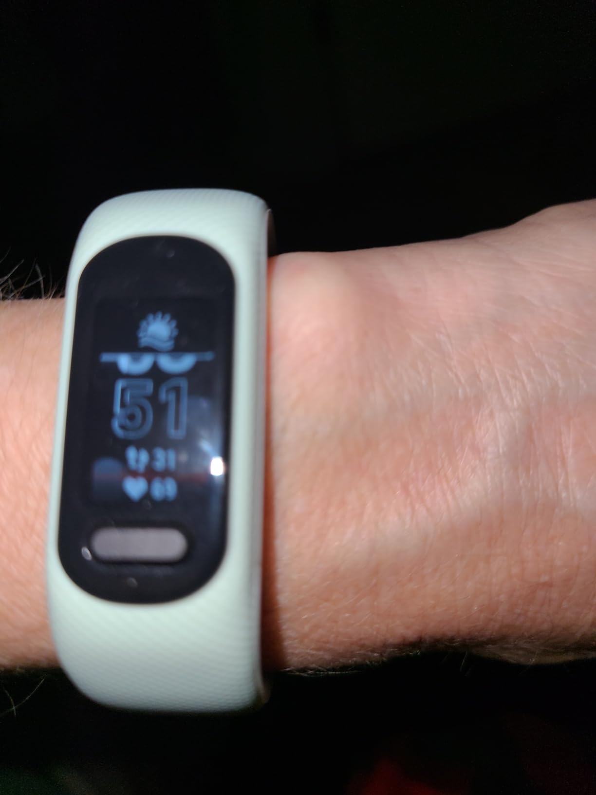 Garmin vívosmart 5, Fitness Tracker, Long-Lasting Battery, Simple Design, White customer photo 1