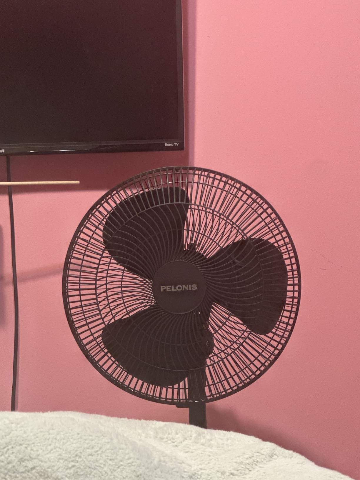 PELONIS 16 inch Pedestal Fan for Bedroom, Oscillating Fan, 3-Speeds, 90° Oscillation, Adjustable Height, Floor Fan, Standing Fan for Living Room, Kitchen, and Home office, Black customer photo 2