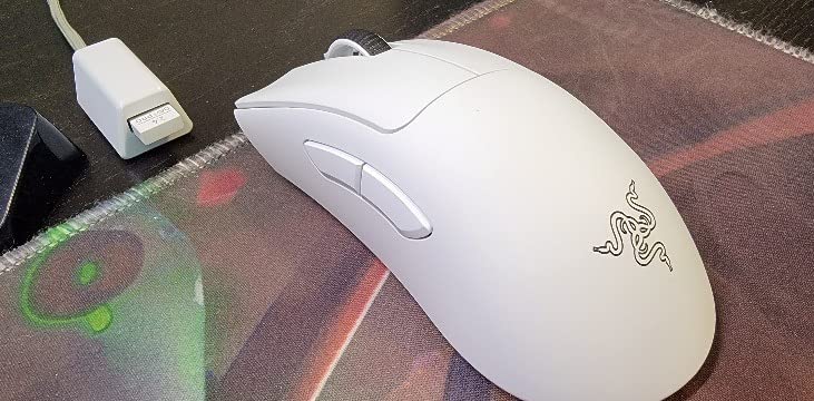 DeathAdder V3 Pro Wireless Gaming Mouse: 64g Lightweight Ergonomic - 30K DPI Optical Sensor - Gen-3 Optical Switches - 8 Programmable Controls - Up to 90 Hr Battery - White customer photo 2