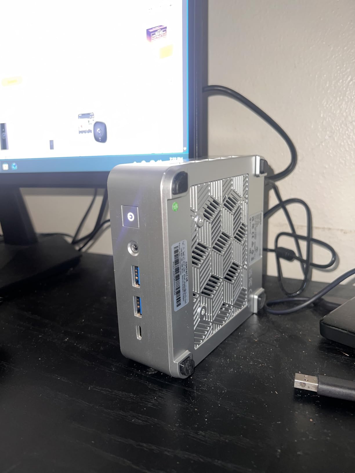 KAMRUI Pinova P2 AMD Ryzen 7330U(Beats 4300U/10110U/N95) Mini PC 16GB RAM 256GB SSD, Up to 4.3GHz, 4C/8T, 8MB L3 Smart Cache Mini Computers,Triple 4K Display for Home/Business Mini Desktop Computers customer photo 1