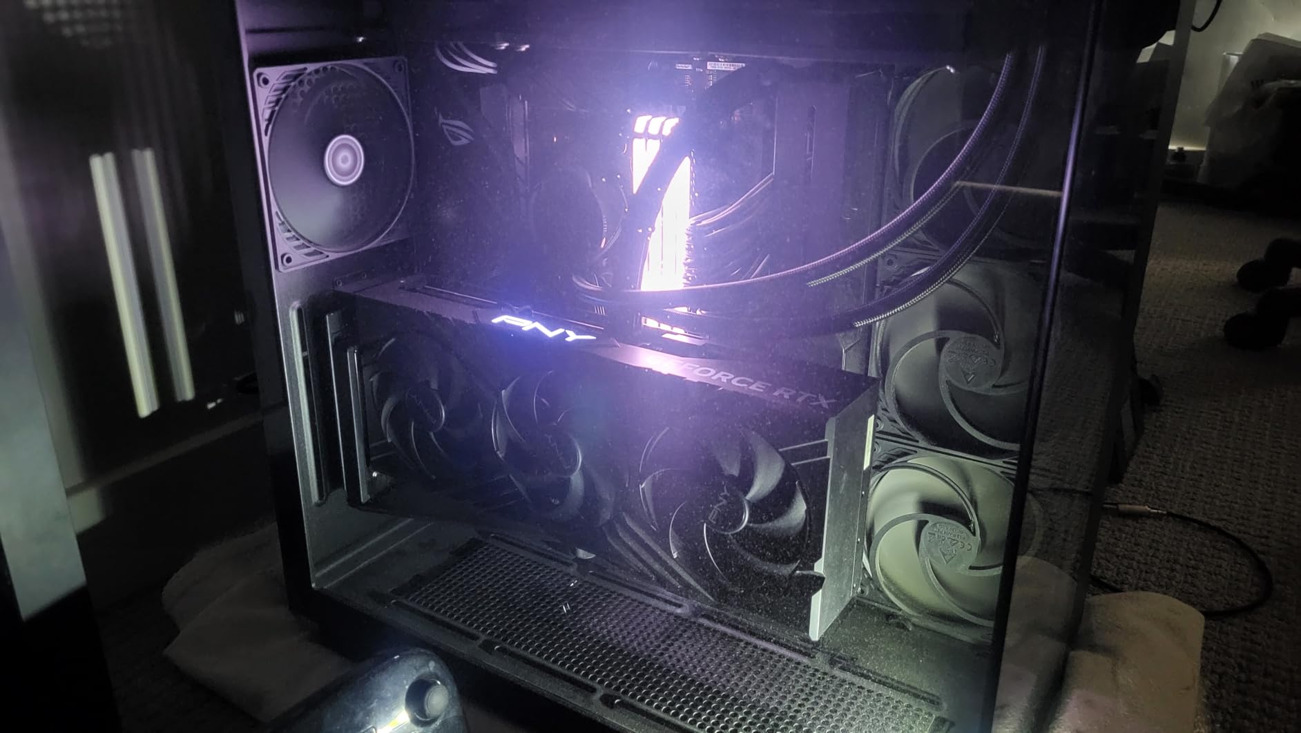 PNY GeForce RTX 4090 24GB GDDR6X Verto Triple Fan Graphics Card, DLSS 3, 384-Bit, PCIe 4.0, HDMI/DisplayPort customer photo 1