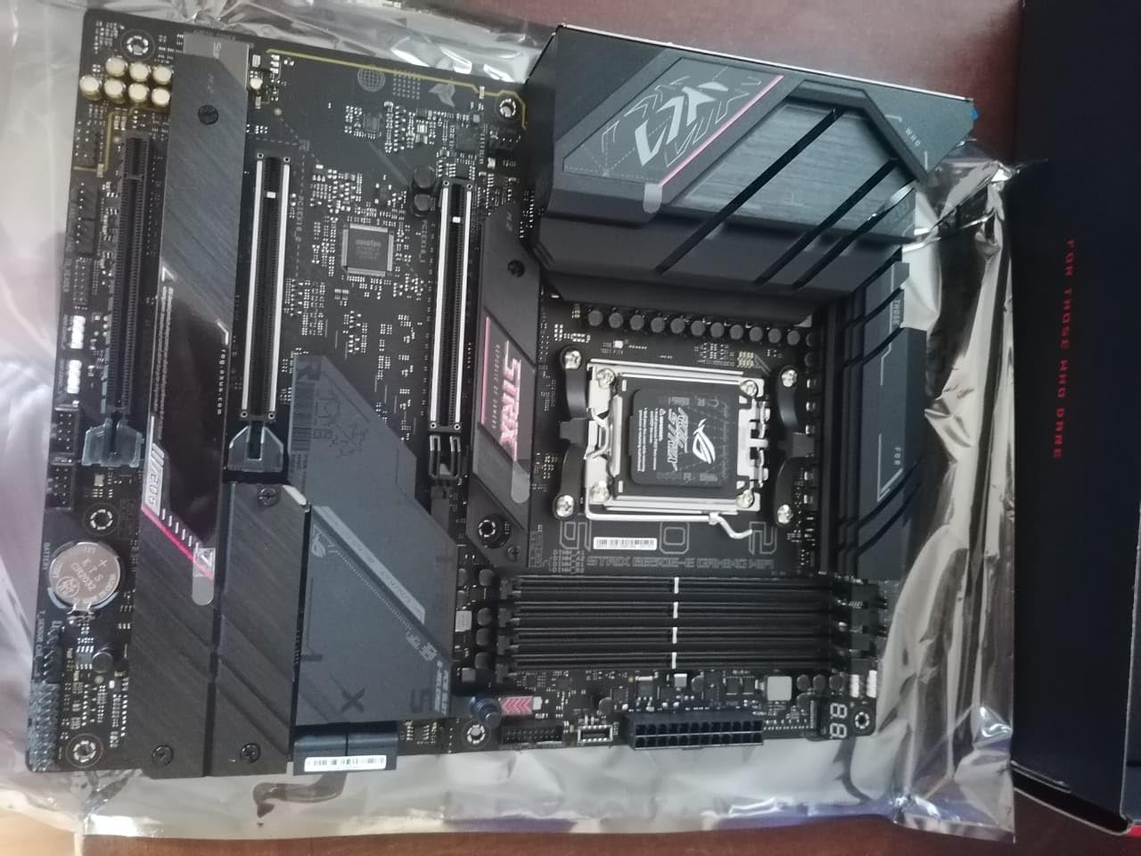 ASUS ROG Strix B650E-E Gaming WiFi AMD B650 AM5 Ryzen Desktop 9000 8000 & 7000 ATX Motherboard, 16+2 Power Stages, DDR5, 3X M.2 Slot, PCIe 5.0, WiFi 6E, 2.5G LAN, USB 3.2 Gen 2x2 Type-C, Aura Sync customer photo 2