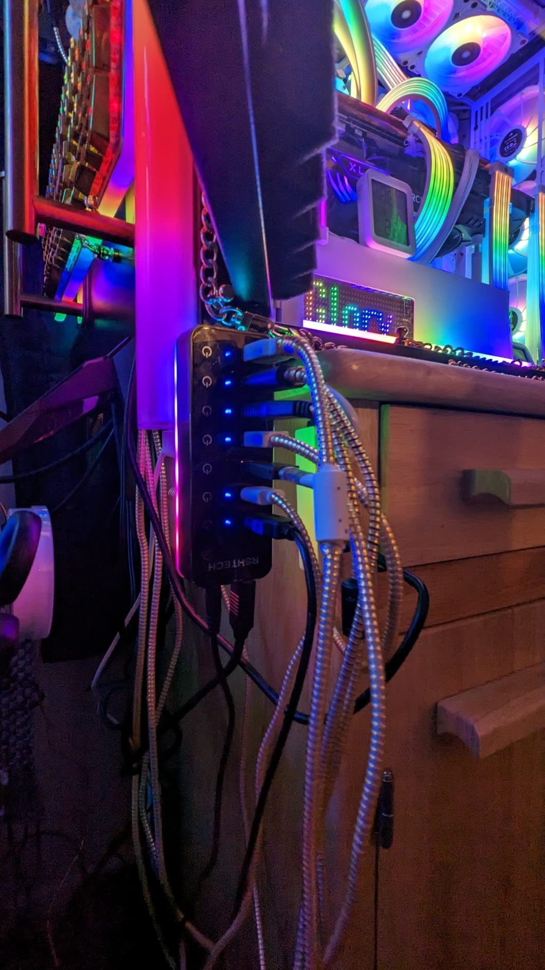 Powered USB Hub, RSHTECH RGB 7 Ports USB 3.0/USB C Hub with 14 Mode RGB LED Strip, Individual Touch Switches, 3.3ft Cable and 5V/4A Power Adapter, Aluminum Gaming USB Hub for PC and Laptop, RSH-518R customer photo 1