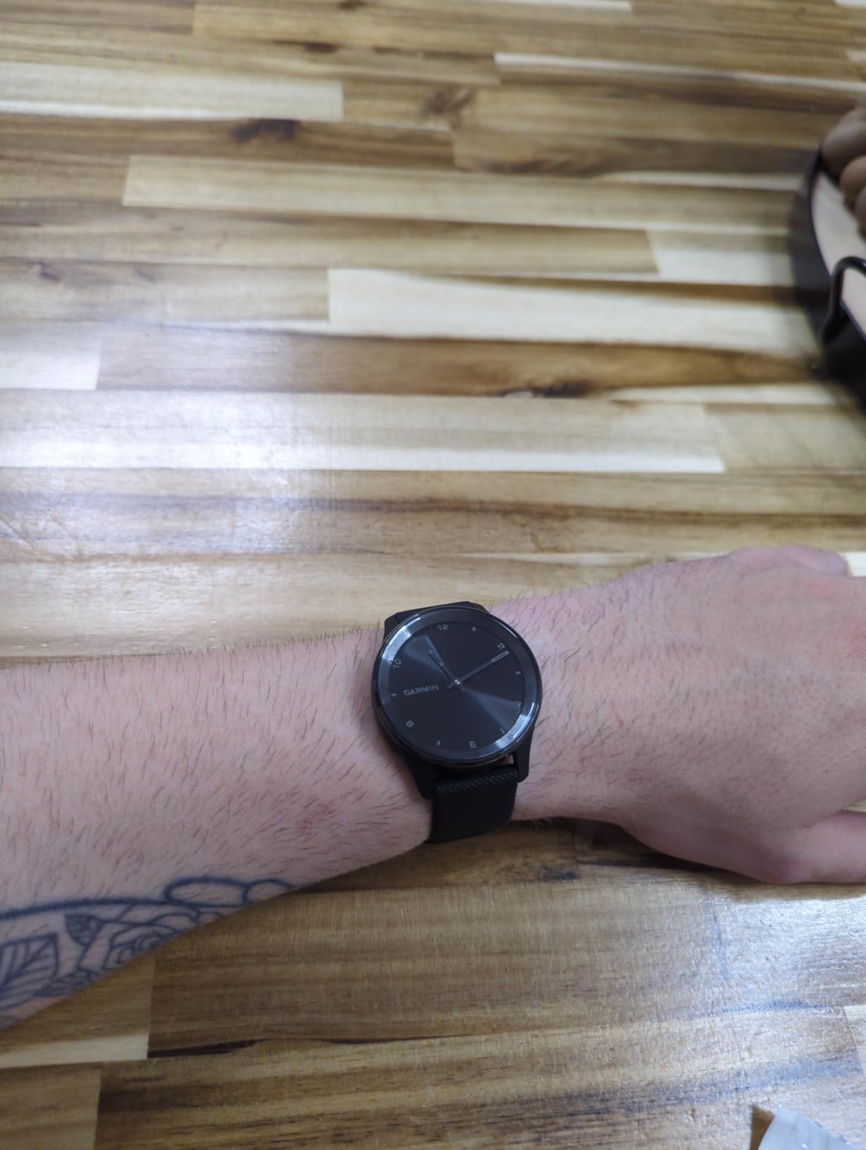 Garmin vívomove Trend, Stylish Hybrid Smartwatch, Long-Lasting Battery Life, Dynamic Watch Hands and Touchscreen Display, Black customer photo 2