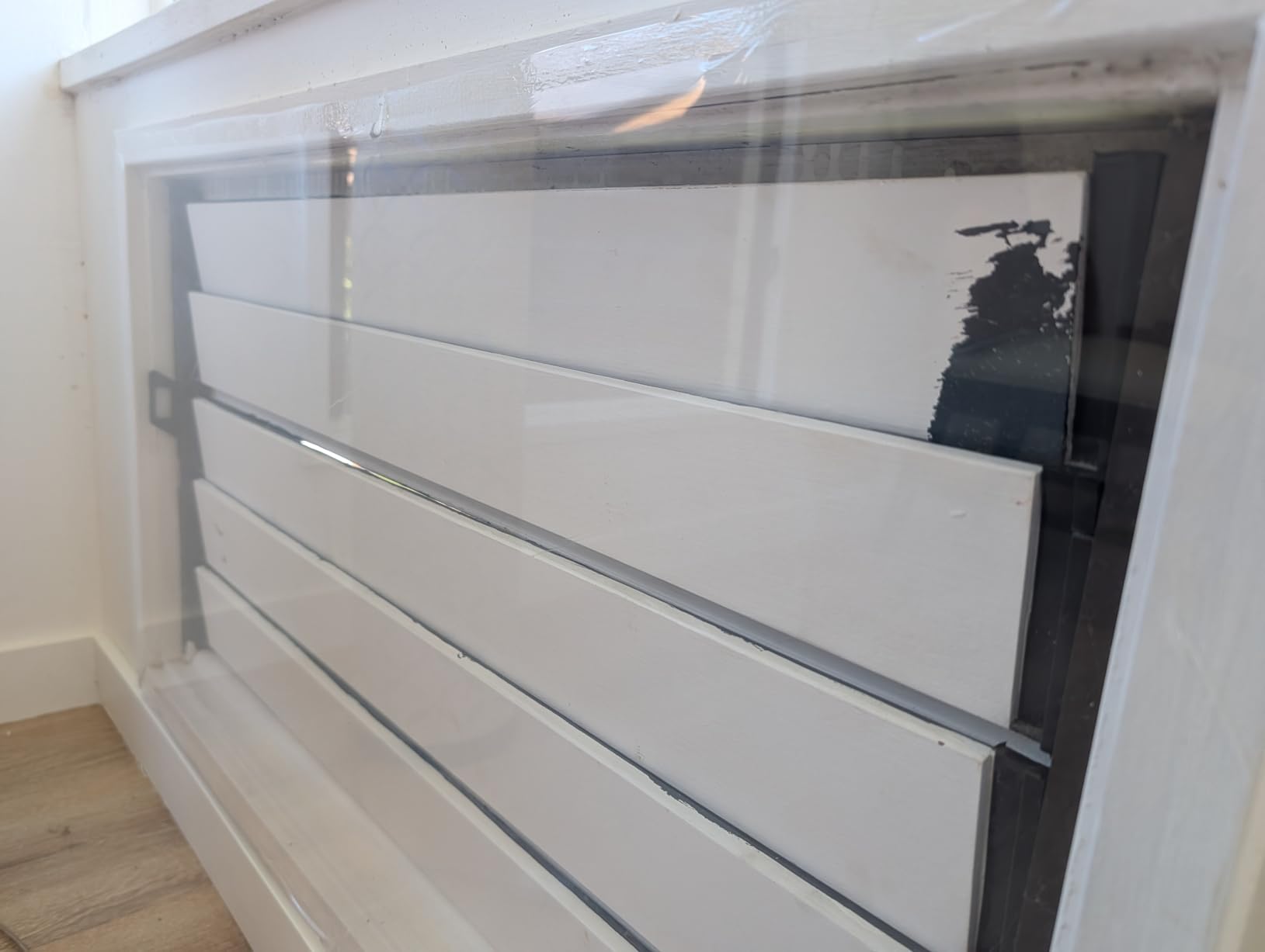 Duck MAX Strength Window Insulation Kit, Winter Window Seal Kit Fits up to 5 Windows, Heavy Duty Shrink Film Cuts to Size for Easy Indoor Installation, Window Tape Included, 62 In. x 210 In., Clear customer photo 1
