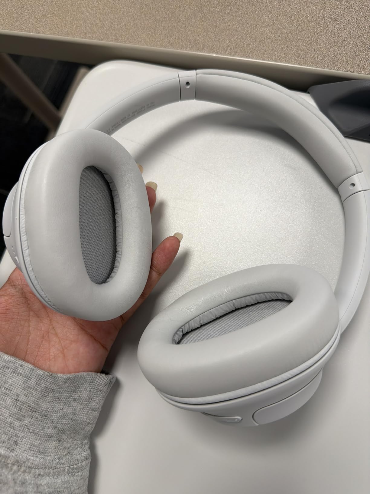 Sony WH-CH720N Noise Canceling Wireless Headphones Bluetooth Over The Ear Headset with Microphone and Alexa Built-in, White New customer photo 2