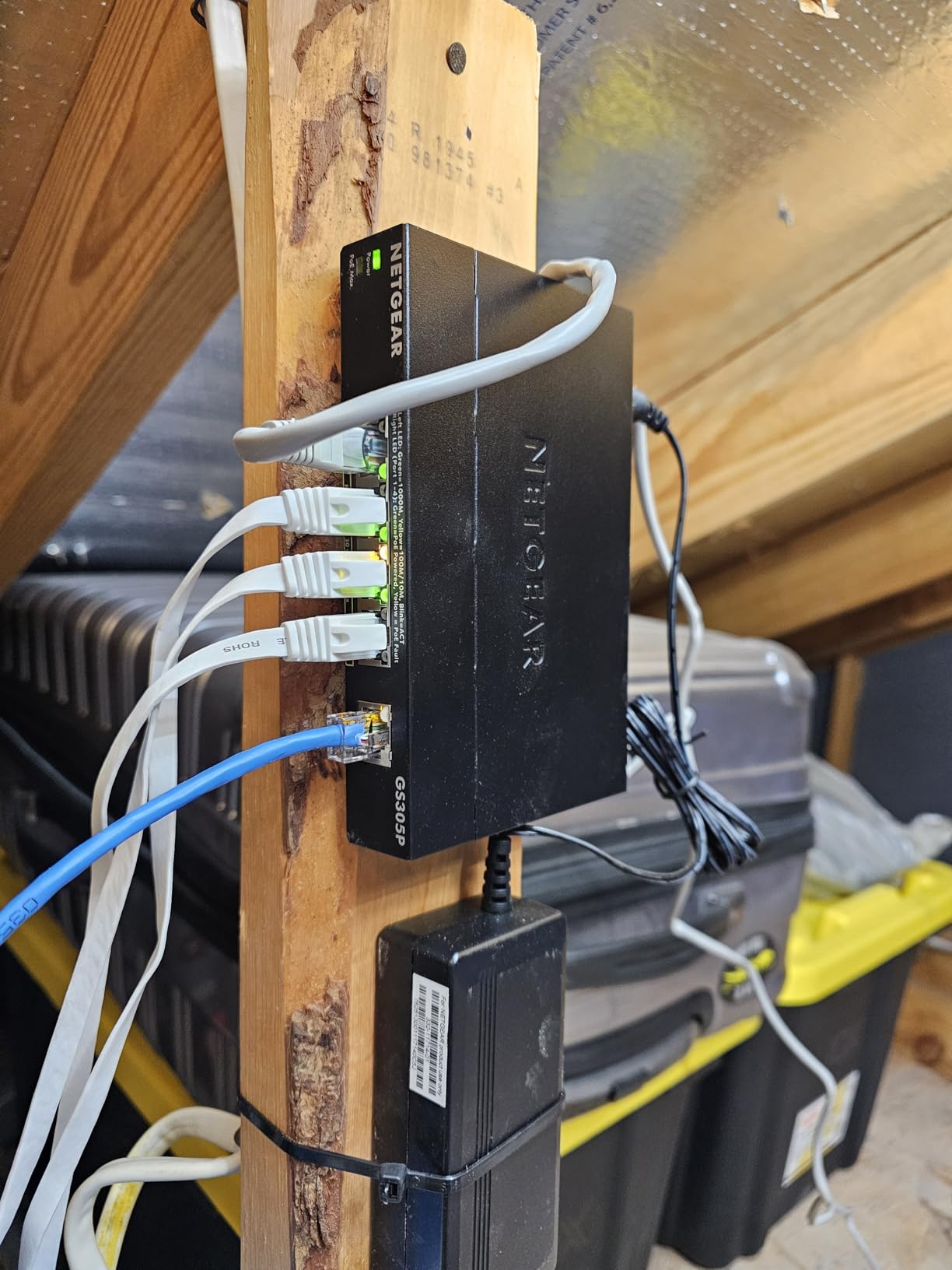 NETGEAR 5-Port PoE Gigabit Ethernet Unmanaged Essentials Switch (GS305P) | With 1 x 1G and 4 x 1G PoE+ Ports @ 63W, Desktop or Wall Mount customer photo 1