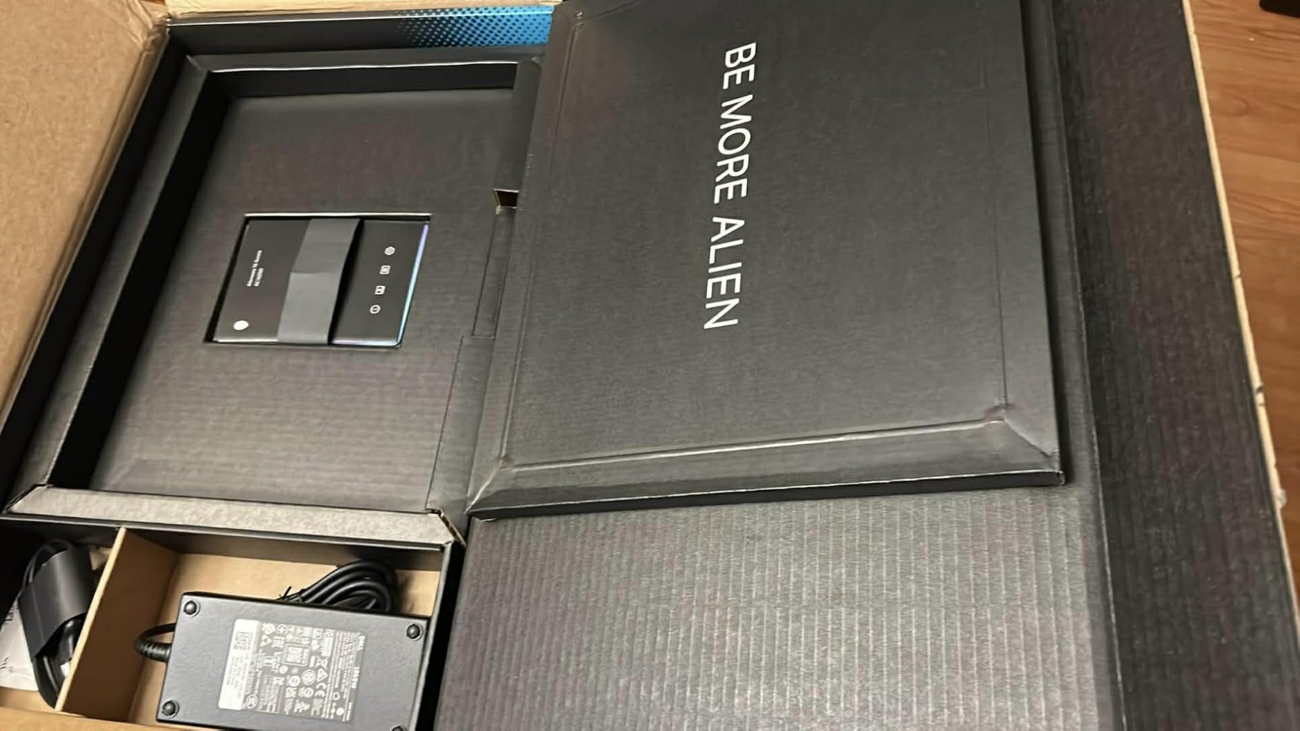 Alienware 16 Aurora Gaming Laptop AC16250-16 WQXGA 120Hz Display, Intel Core 7-240H Processor, 16GB DDR5 RAM, 1TB SSD, NVIDIA GeForce RTX 5050 8GB Graphics, Windows 11 Home, Onsite Service - Blue customer photo 2