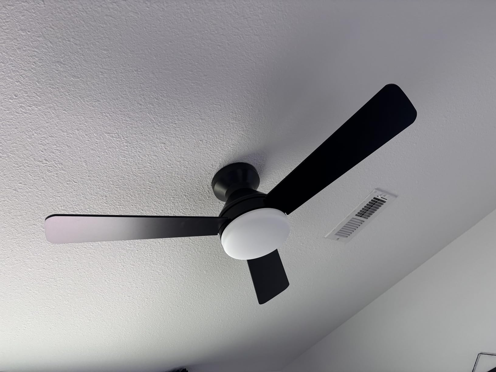 Amico Ceiling Fans with Lights, 42 inch Low Profile Ceiling fan with Light and Remote Control, Flush Mount, Reversible, 3CCT, Dimmable, Noiseless, Black Ceiling Fan for Bedroom, Indoor/Outdoor Use customer photo 1