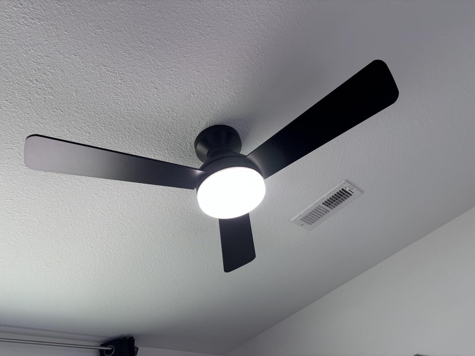 Amico Ceiling Fans with Lights, 42 inch Low Profile Ceiling fan with Light and Remote Control, Flush Mount, Reversible, 3CCT, Dimmable, Noiseless, Black Ceiling Fan for Bedroom, Indoor/Outdoor Use customer photo 2