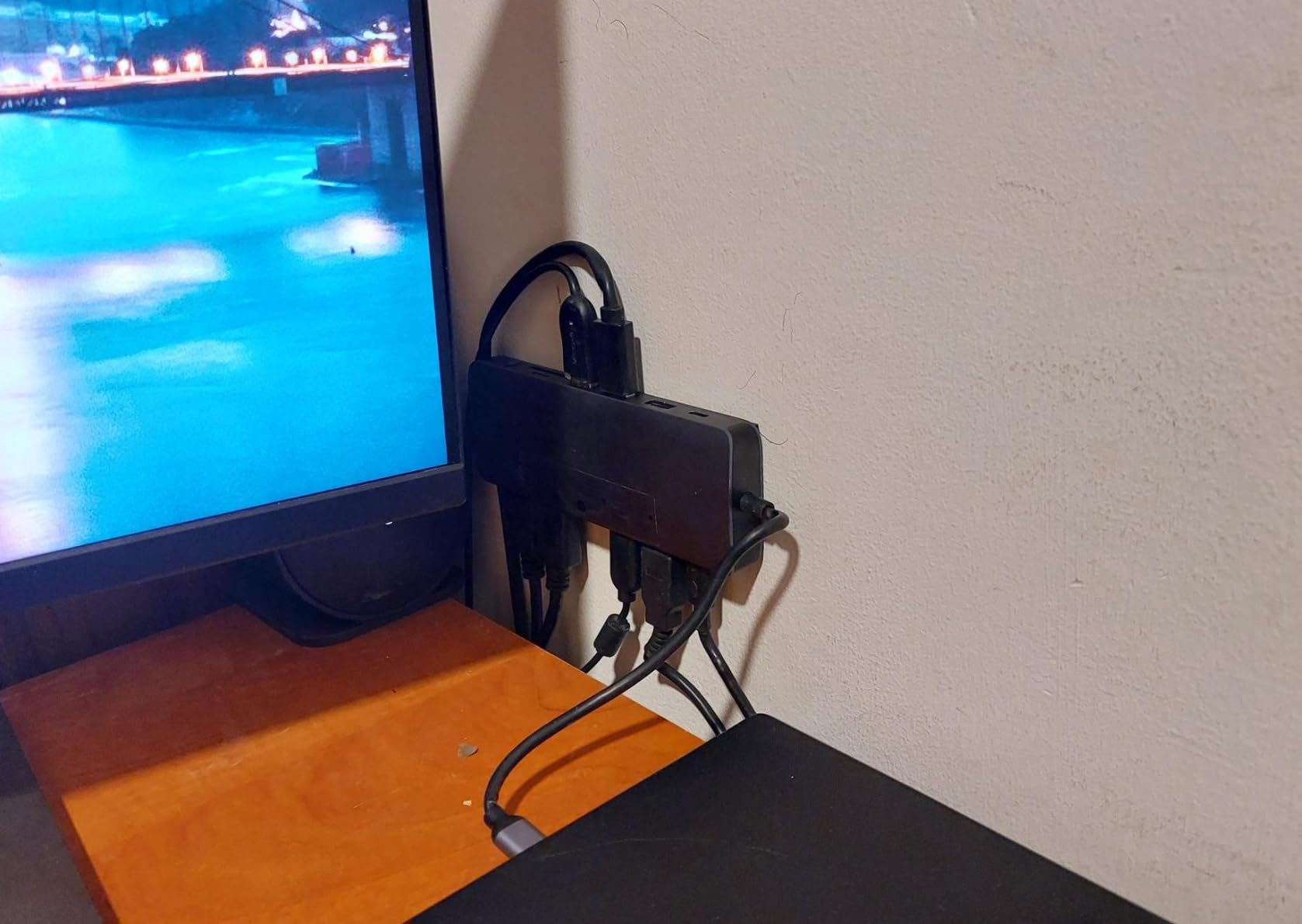 Anker Laptop Docking Station 3 Monitors, 14 in 1 USB C Hub, Triple Display USB C Docking Station with Dual 4K HDMI, 1080p VGA, 80W PD, USB-A/C Data Ports for Dell XPS and More (Charger not Included) customer photo 2