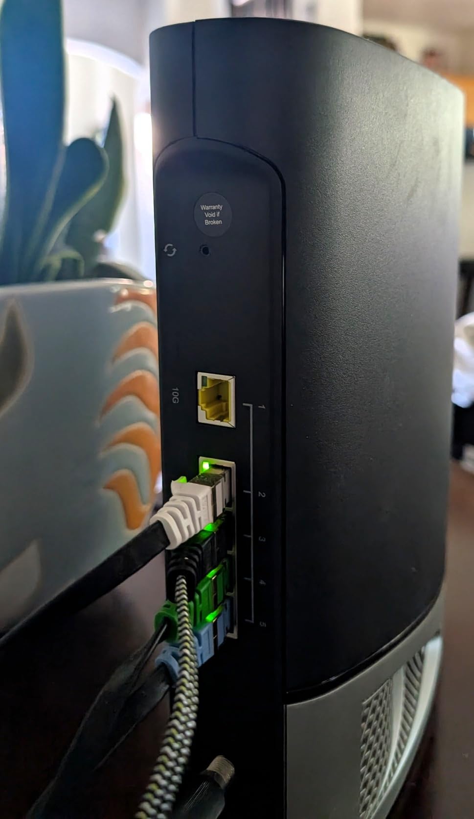 ARRIS (G54) - Cable Modem Router Combo - Fast DOCSIS 3.1 Multi-Gigabit & BE 18000 WiFi 7 - Quad-Band, Up to 18 Gbps Max Speed customer photo 1