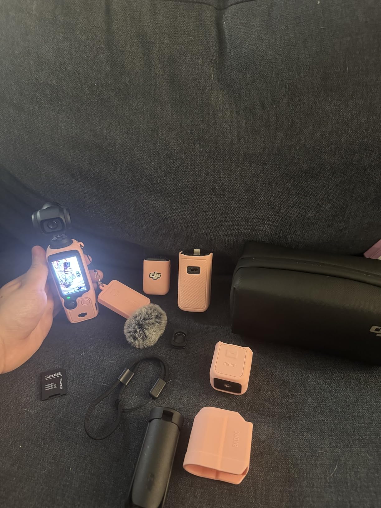 DJI Osmo Pocket 3 Creator Combo, 1'' CMOS, 4K/120fps Vlog Camera, 3-Axis Stabilization, Face/Object Tracking, Mic Included customer photo 1