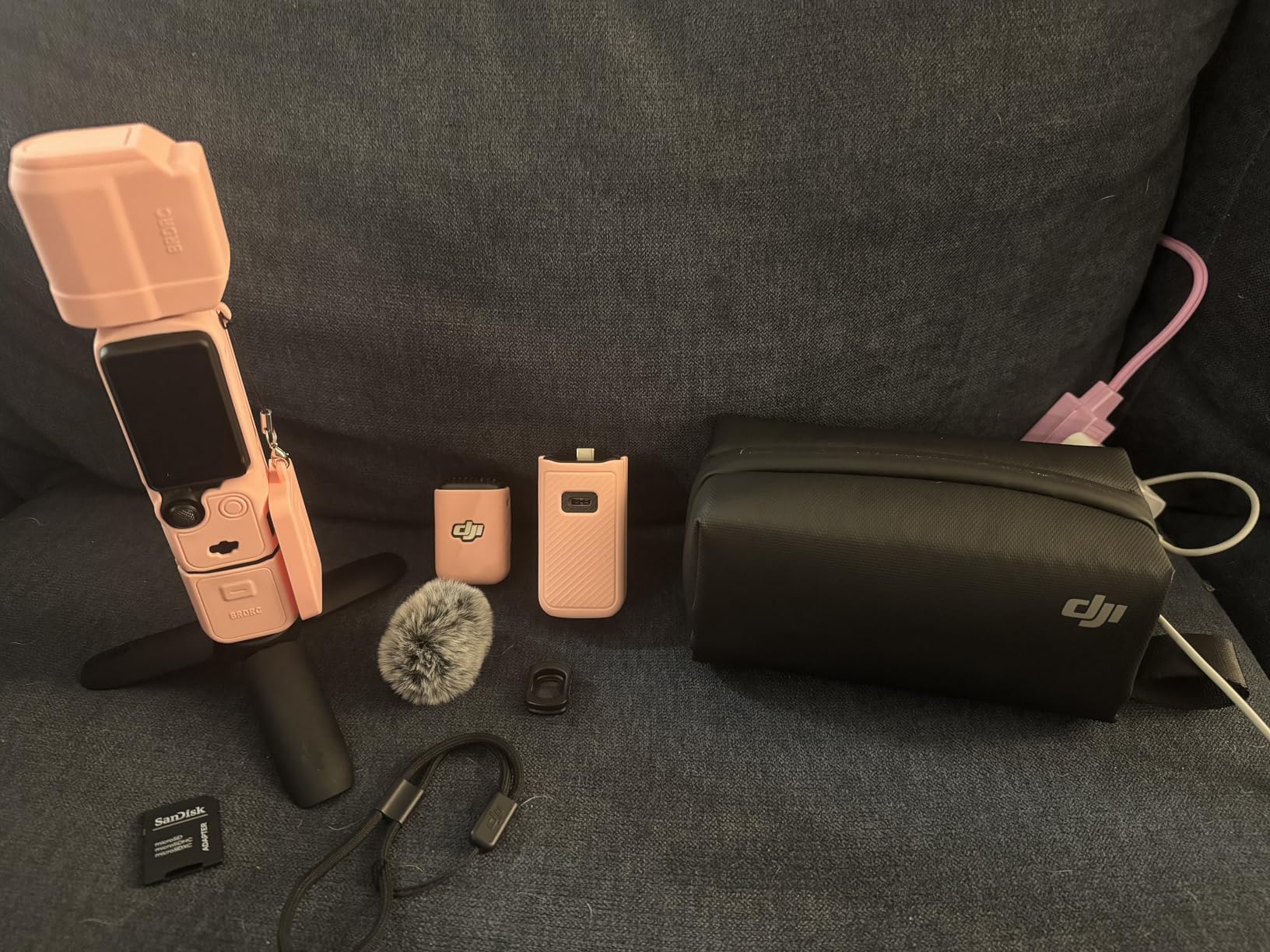 DJI Osmo Pocket 3 Creator Combo, 1'' CMOS, 4K/120fps Vlog Camera, 3-Axis Stabilization, Face/Object Tracking, Mic Included customer photo 2