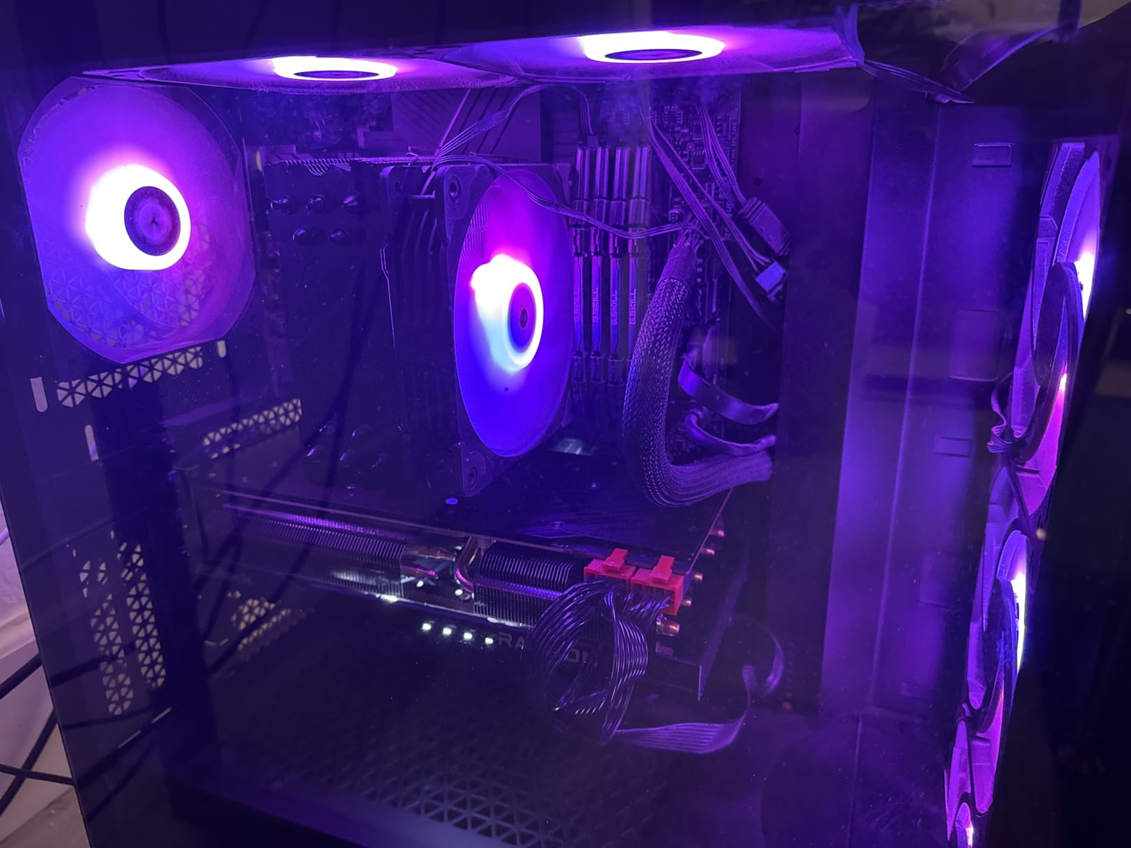 ASRock AMD Radeon RX 7700 XT Challenger 12GB GDDR6 192-bit 0dB Silent Cooling Dual Fan Graphics Card customer photo 2