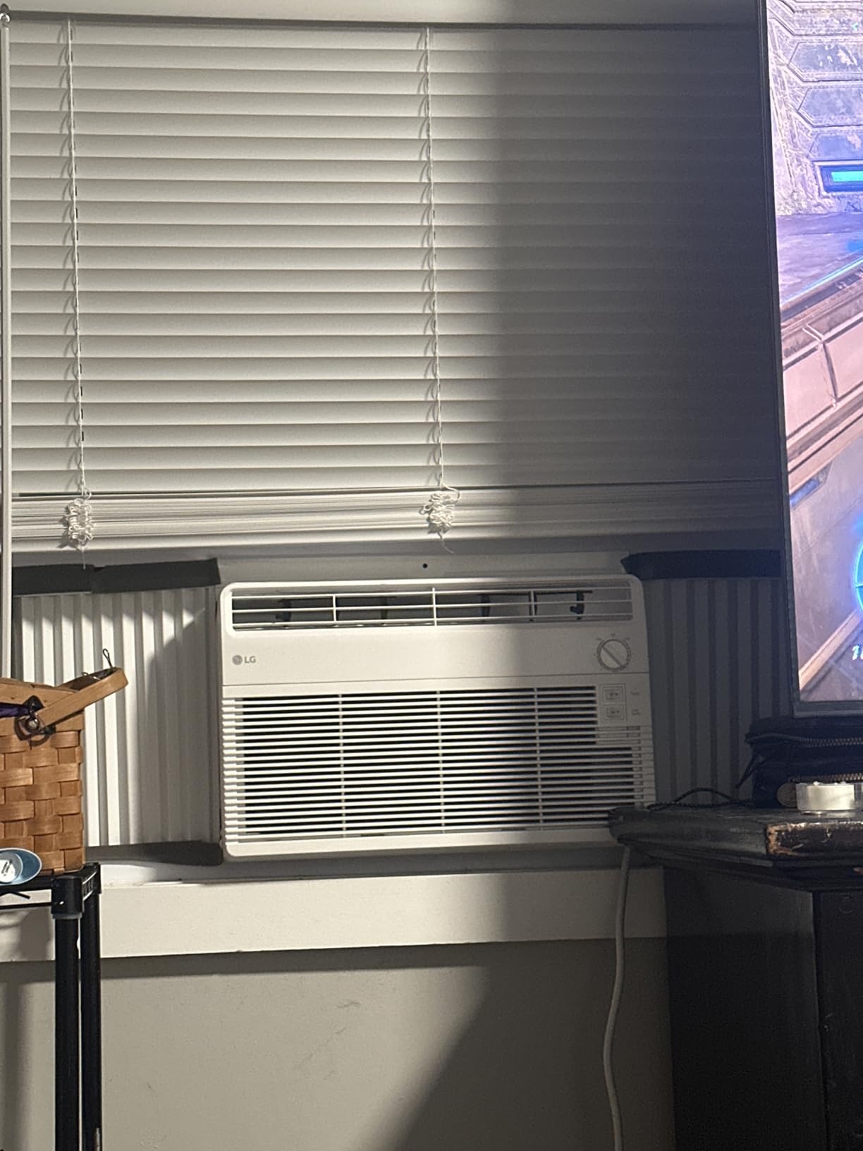 LG 5000 BTU Window Air Conditioner [2024 New] Easy Mechanical Control Ultra-Quiet Compact-size Cools 150 Sq.Ft. for Small Room, Washable Filter AC Unit Easy Installation White LW5024X customer photo 1