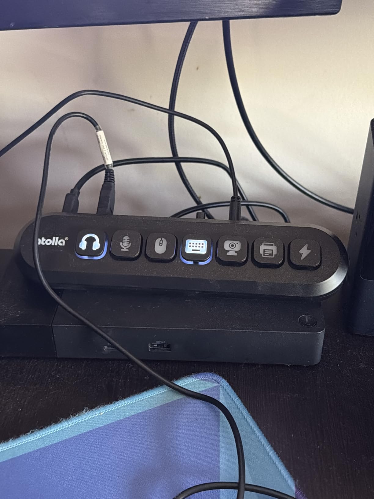 Powered USB Hub, atolla 7-Port USB 3.0 hub (6 Superspeed Transfer Ports+ 1 Fast Charging Port) with Swappable Illuminated Icon Switch and 12V/3A Power Adapter for Windows, MacOS, ChromeOS, Linux customer photo 1