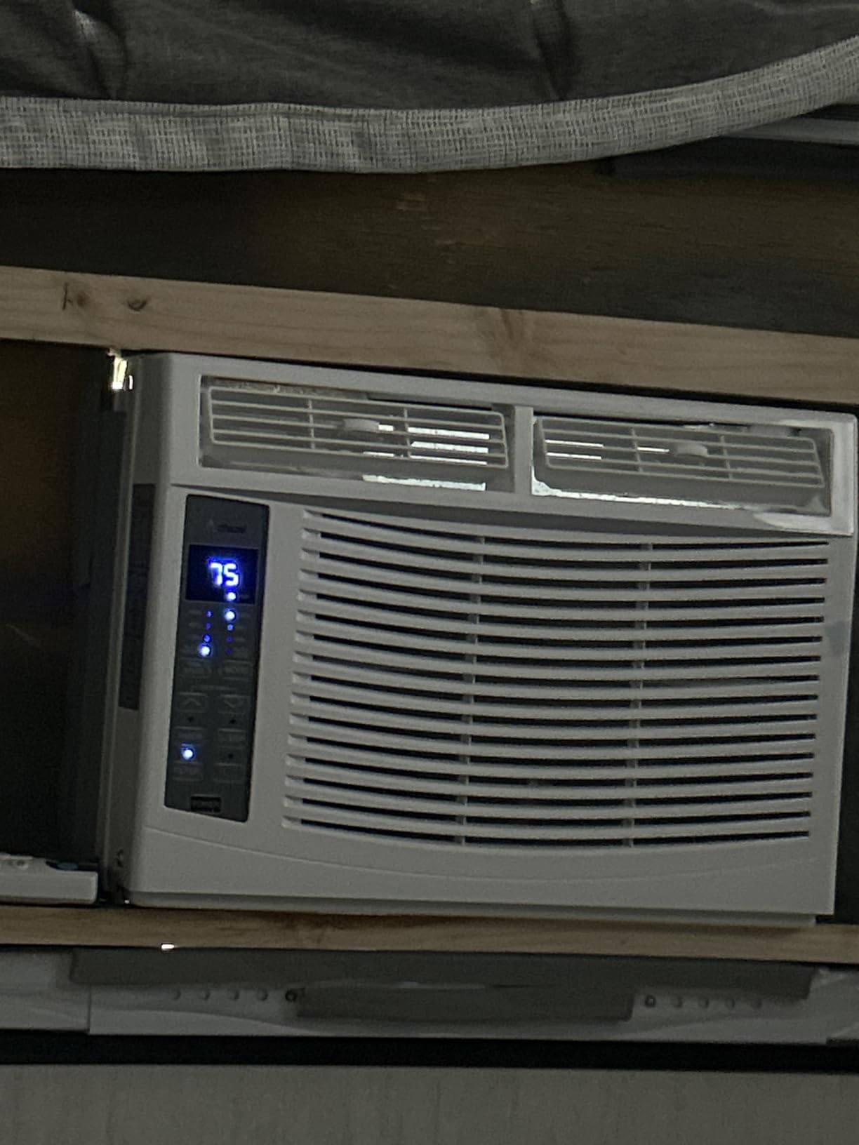 6000 BTU Window Air Conditioner with WiFi, Smart Window AC Unit with Remote, Energy Saving, Easy Install Kit, Cools up to 250 Square Feet customer photo 2