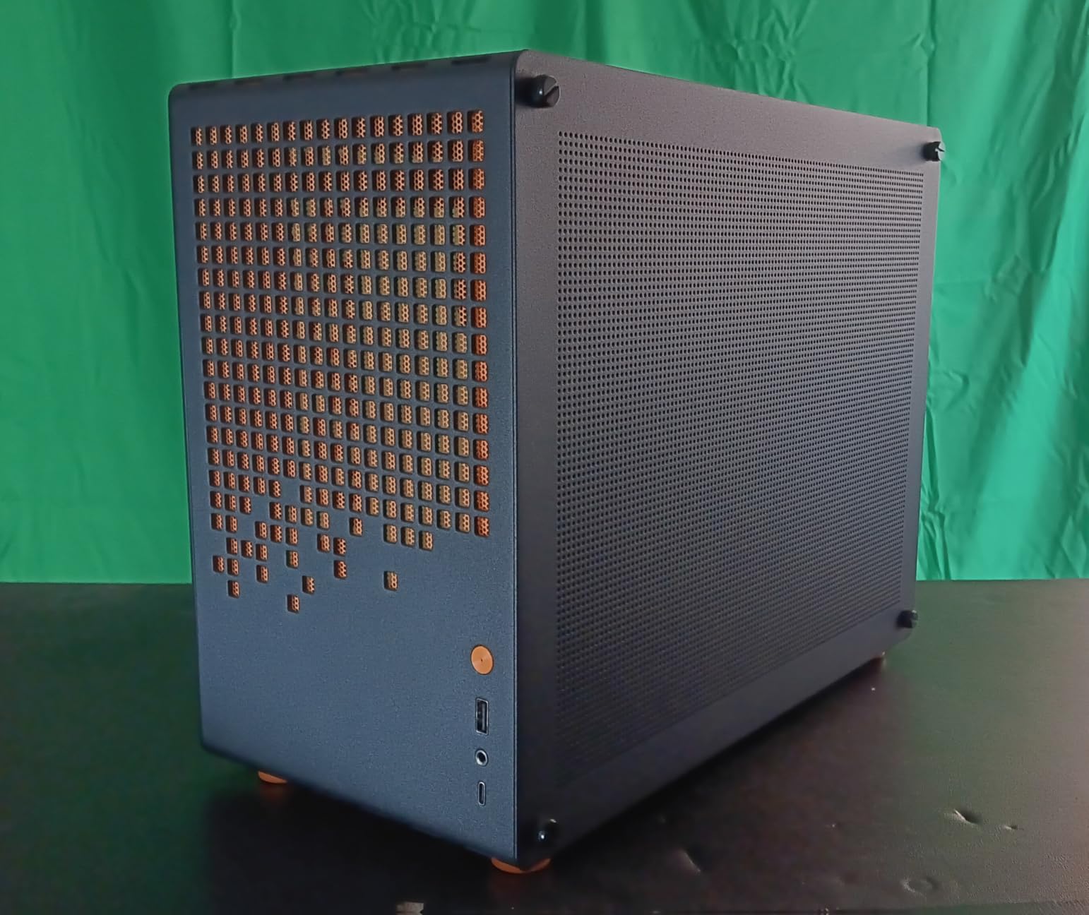 JONSBO/JONSPLUS Z20 Black Micro-ATX Mini Tower PC Case, with Detachable Carrying Handle, Mini Size, High-Performance Hardware Compatible, Support 240AIO, H160mm Cooler, Black customer photo 2