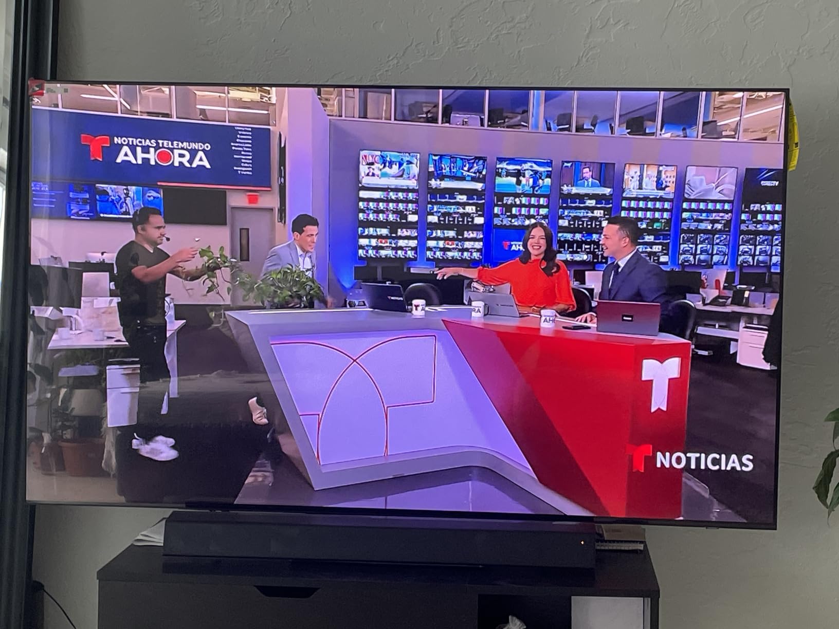 Samsung 48-Inch Class OLED 4K S90D Series HDR Smart TV w/Dolby Atmos, Object Tracking Sound Lite, Motion Xcelerator, Real Depth Enhancer, 4K AI Upscaling, Alexa Built-in (QN48S90D, 2024 Model) customer photo 1