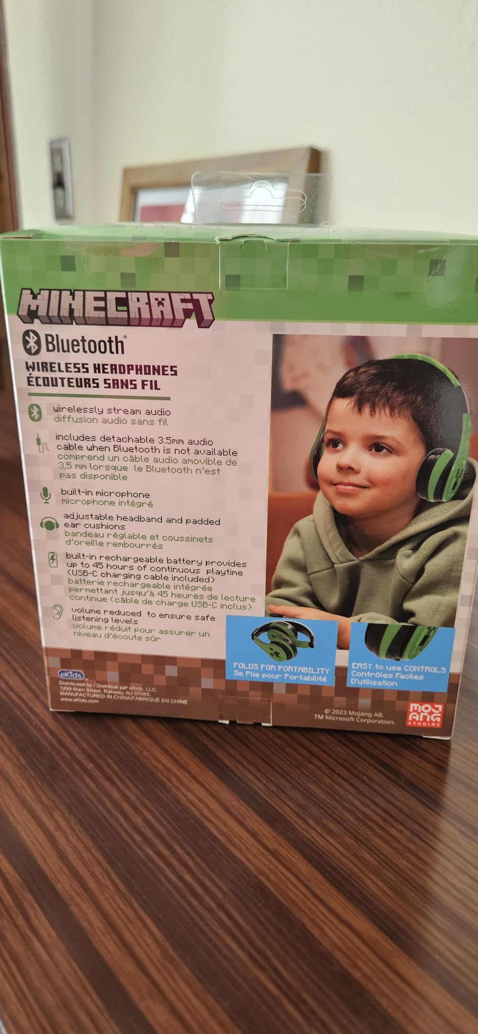 eKids Minecraft Kids Bluetooth Headphones, Wireless Headphones with Microphone customer photo 2