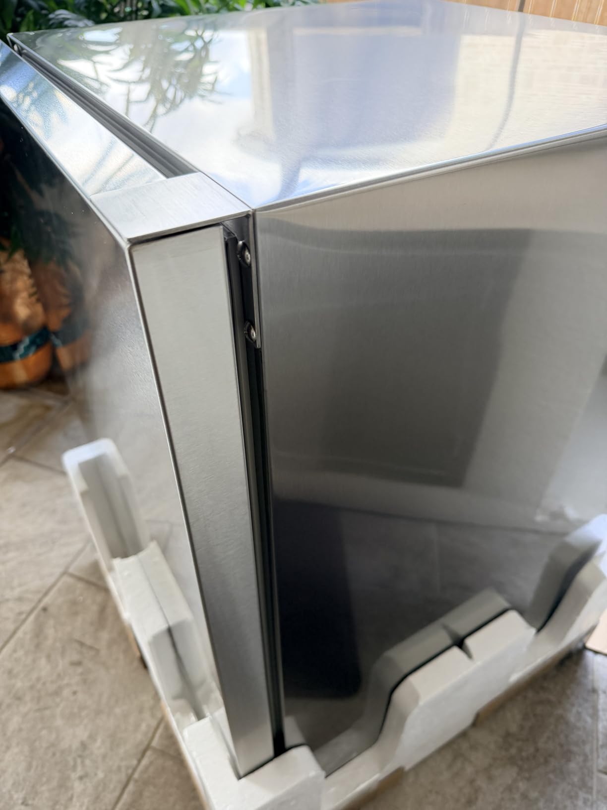 21 Inch Outdoor Refrigerator, Weather Proof Stainless Steel Beverage Beer Cooler Under Counter Fridge, Indoor/Outdoor Refrigerator with 3 Shelves for Patio Kitchen and Commercial Use customer photo 1
