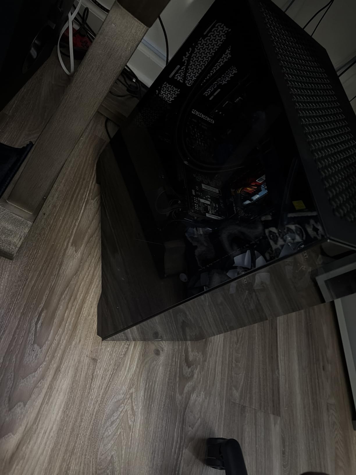 Corsair 3500X Mid-Tower ATX PC Case - Panoramic Tempered Glass - Reverse Connection Motherboard Compatible - No Fans Included - Black customer photo 1