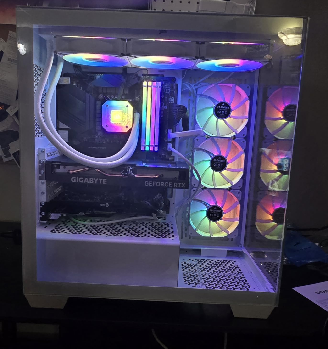Corsair 3500X Mid-Tower ATX PC Case - Panoramic Tempered Glass - Reverse Connection Motherboard Compatible - No Fans Included - Black customer photo 2
